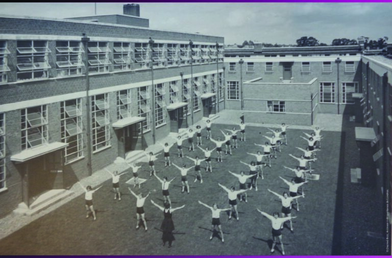 Lire la suite à propos de l’article Daphné Bolz invitée à l’Université de Lausanne pour une conférence sur l’histoire de l’éducation physique.